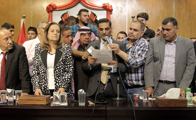 Journalist Rakan Saaideh addresses Jordan Press Association (JPA) members after his election as JPA president in Amman on Friday (Photo by Osama Aqarbeh)